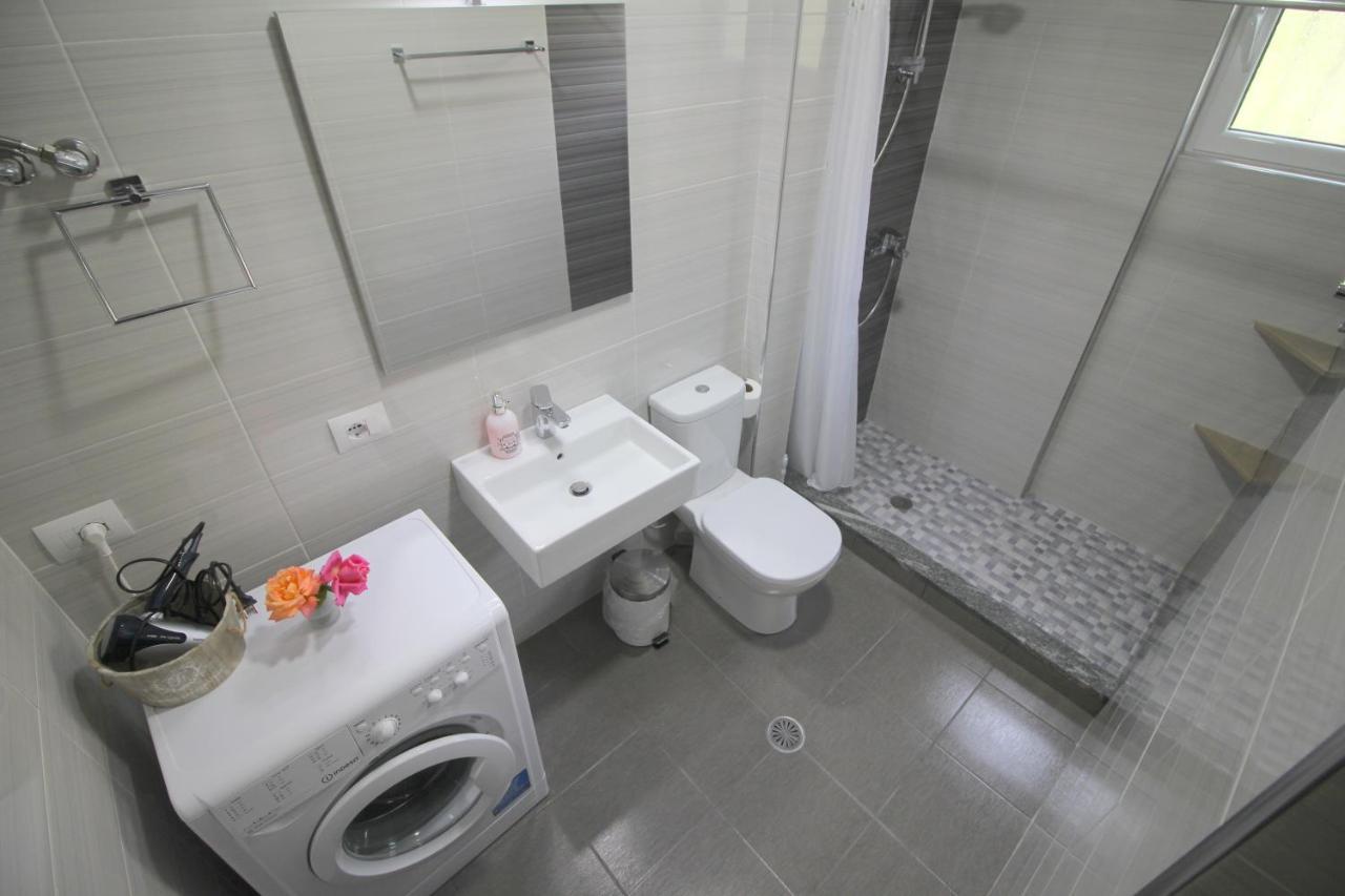 Kosta'S City Apartment Sarande Bagian luar foto