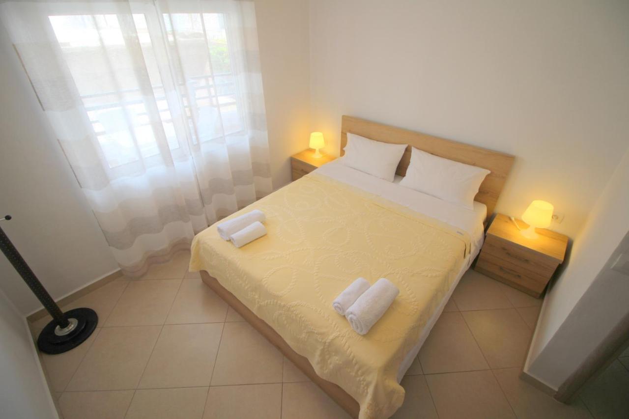 Kosta'S City Apartment Sarande Bagian luar foto