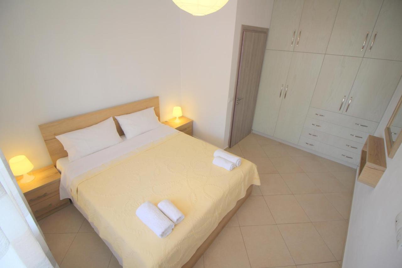 Kosta'S City Apartment Sarande Bagian luar foto