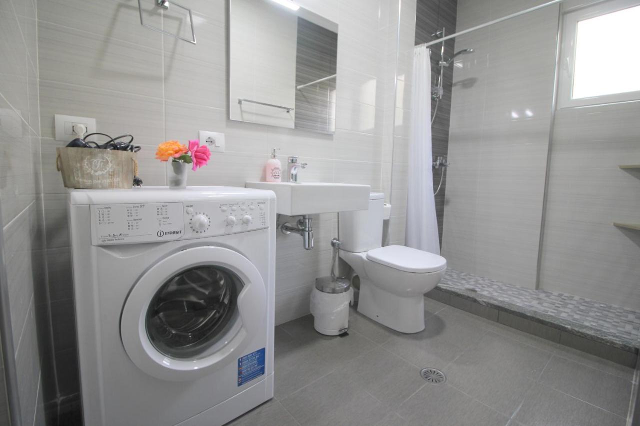 Kosta'S City Apartment Sarande Bagian luar foto