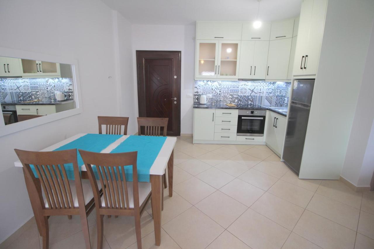 Kosta'S City Apartment Sarande Bagian luar foto