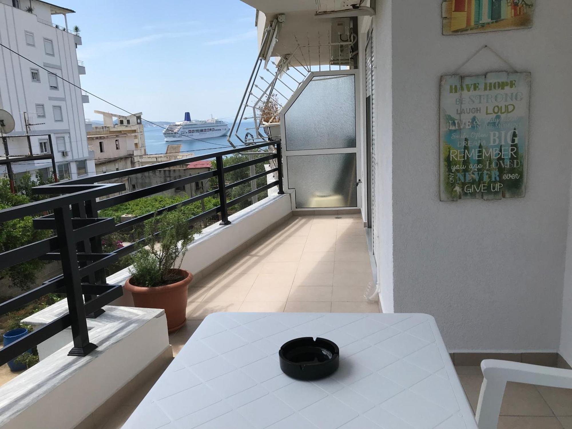 Kosta'S City Apartment Sarande Bagian luar foto