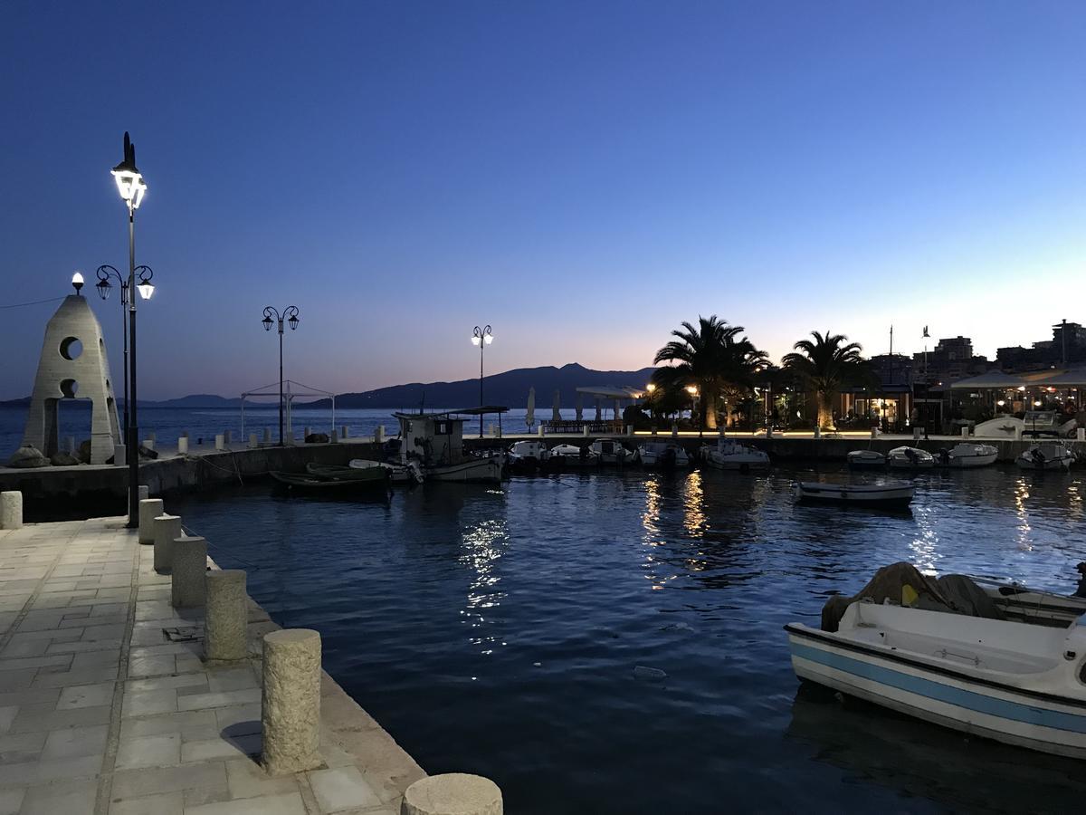 Kosta'S City Apartment Sarande Bagian luar foto