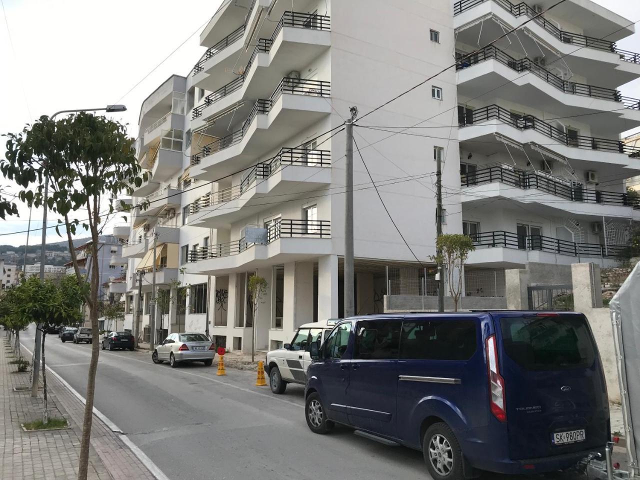 Kosta'S City Apartment Sarande Bagian luar foto